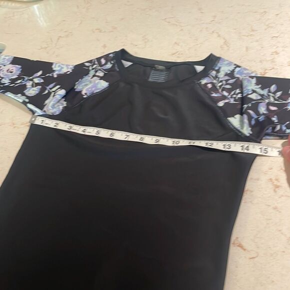 Volcom SPF swim protection top SZ small long sleeve - Picture 7 of 7